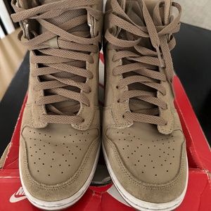 Nike Dunk Sky Hi Essential